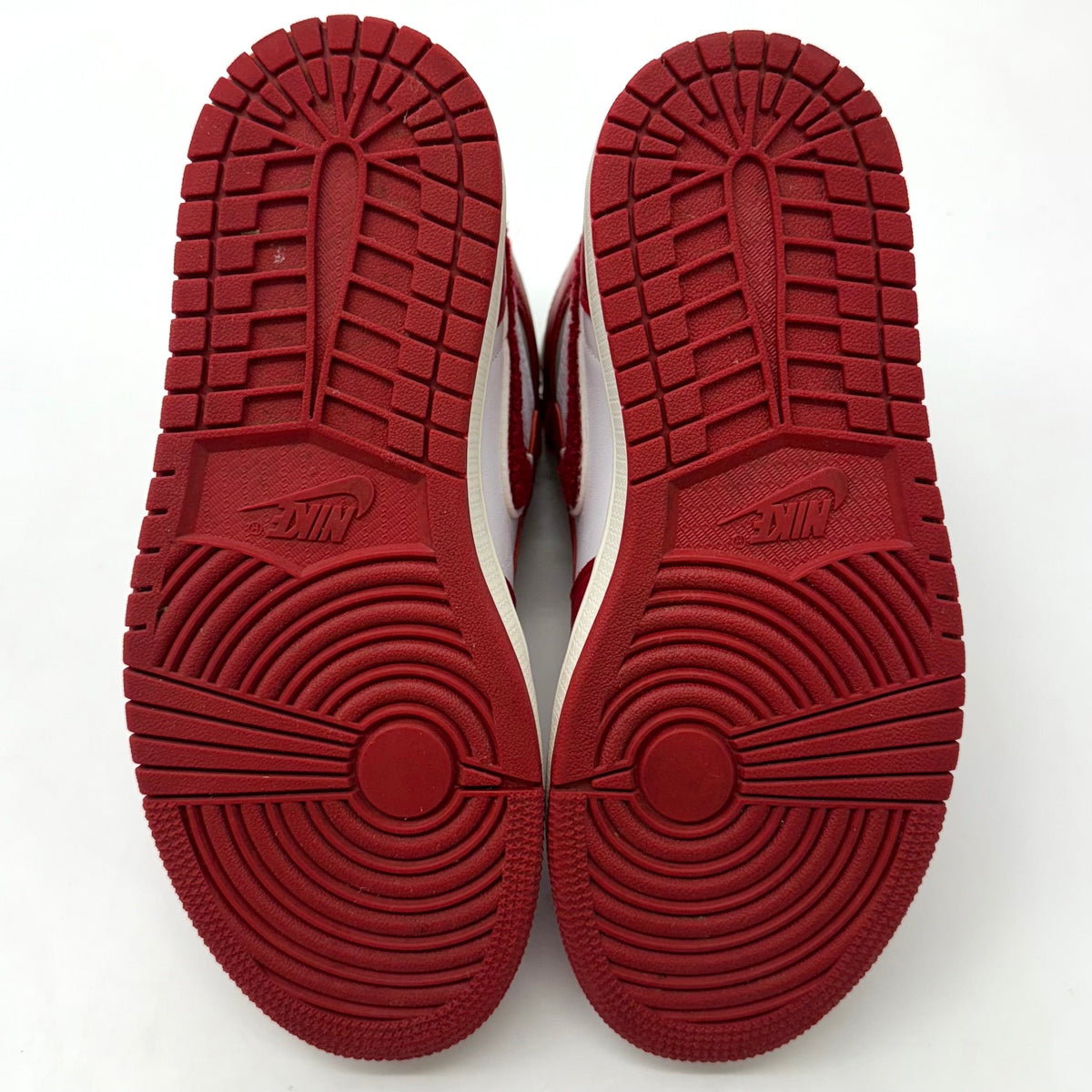 Air Jordan 1 Retro High OG 'Varsity Red' Women